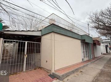 Casa de 4 ambientes, Godoy Cruz · Casa en Alquiler C/ Cochera en Godoy Cruz