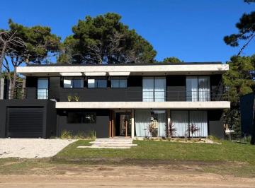 Casa de 5 ambientes, Pinamar · Casa de 4 Dorm. a Estrenar Frente Al Lago – Barrio Pioneros, Pinamar, Buenos Aires.