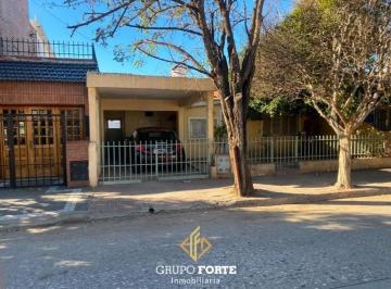 Casa · 160m² · 2 Ambientes · 1 Cochera · Casa en Venta con Dos Monoambientes | Barrio San Fernando |