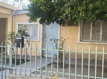 Casa · 160m² · 2 Ambientes · 1 Cochera · Casa + 2 Monoambientes con Renta Activa|barrio San Fernando