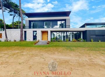 Casa · 248m² · 6 Ambientes · 2 Cocheras · Casa en Venta - Barrio Privado Los Pioneros