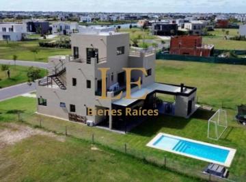 Casa · 240m² · 5 Ambientes · 4 Cocheras · Venta Casa Puertos del Lago / Riberas
