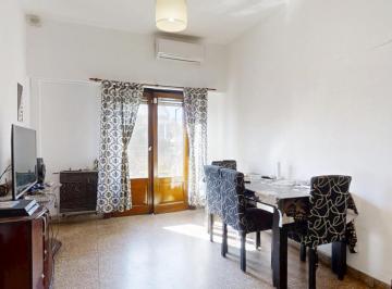 Casa · 307m² · 3 Ambientes · Local y Casa en Venta de 3 Ambientes en Villa Adelina con Balcón Corrido y Jardín