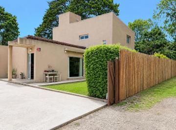 Casa · 211m² · 5 Ambientes · Venta Casa 5 Ambientes Zona Colina Alegre