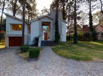 Casa de 4 ambientes, Cariló · Casa de 200 m² con 3 Dorm. en Venta en Cariló