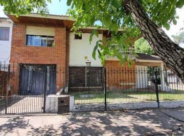 Casa · 122m² · 4 Ambientes · 2 Cocheras · Venta Casa 4 Ambientes. Adrogue
