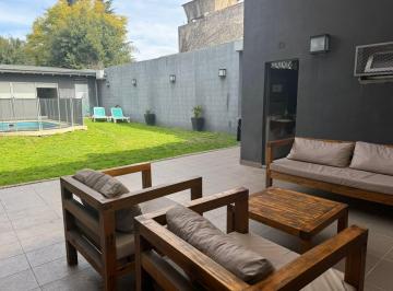 Casa · 251m² · 4 Ambientes · 2 Cocheras · Casa 4 Ambientes con Pileta y Quincho en Remedios de Escalada