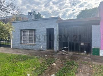Oficina comercial · 130m² · 4 Ambientes · 1 Cochera · Venta Casa 4 Ambientes con Patio y Cochera Muñiz