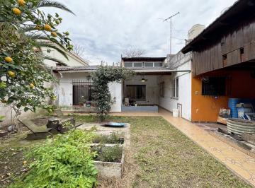 Casa · 169m² · 4 Ambientes · 1 Cochera · Casa 4 Ambientes con Jardín, Garage, Quincho y Galería