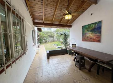 Casa · 169m² · 4 Ambientes · 1 Cochera · Casa 4 Ambientes con Jardín, Garage, Quincho y Galería