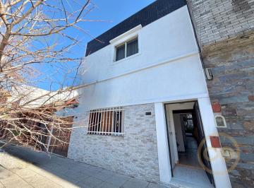 Casa · 200m² · 5 Ambientes · 1 Cochera · Venta Casa en Lote Propio con Cochera, Terraza y Potencial de Ampliación en Villa Pueyrredón