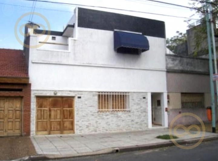 Casa · 200m² · 5 Ambientes · 1 Cochera