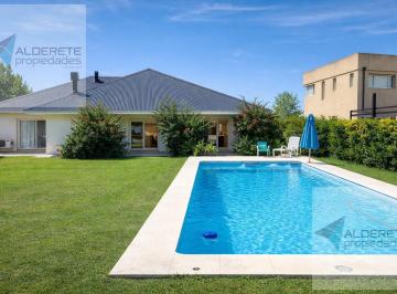 Casa · 230m² · 4 Ambientes · 2 Cocheras · Hermosa Casa en El Barrio Horqueta de Echeverría, Canning