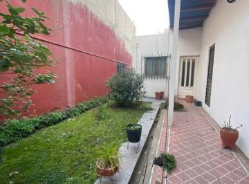 Casa · 120m² · 4 Ambientes · 1 Cochera · Venta - Casa a Reciclar de 4 Ambientes Lote Propio en Ramos Mejia - Acepta Permuta - Financiacion