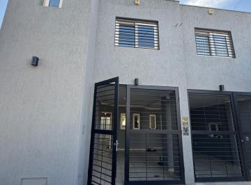 Departamento · 75m² · 6 Ambientes · 1 Cochera · Alquila Duplex en Carrodilla - 21 de Julio