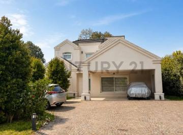 Casa · 206m² · 4 Ambientes · 2 Cocheras · Venta Casa de 5 Amb Saint Thomas Este - Oeste