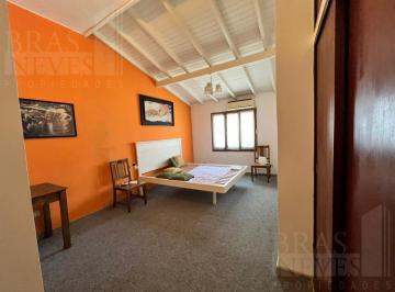 Casa · 220m² · 4 Ambientes · 3 Cocheras · 2 Unidades de 3 Amb. Sobre Lote de 10x41 / Suite / Gran Jardín