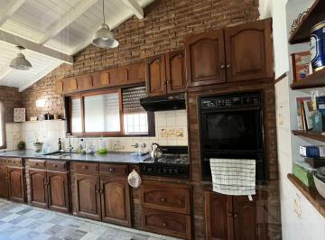 Casa · 220m² · 4 Ambientes · 3 Cocheras · 2 Unidades de 3 Amb. Sobre Lote de 10x41 / Suite / Gran Jardín