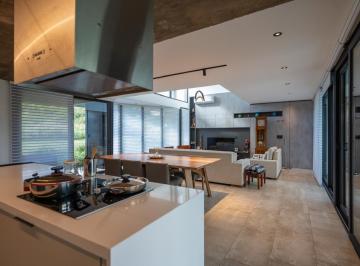 Casa · 420m² · 6 Ambientes · 2 Cocheras · Estancia El Terron Casa en Venta 3 Suites (Principal en Pb) - Fondo Golf y Vista a Las Sierras