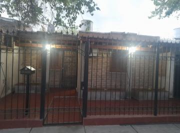 Casa , Rivadavia · Se Vende Casa Ubicada en El Barrio Luzuriaga de Rivadavia, Cochera Cerrada Para