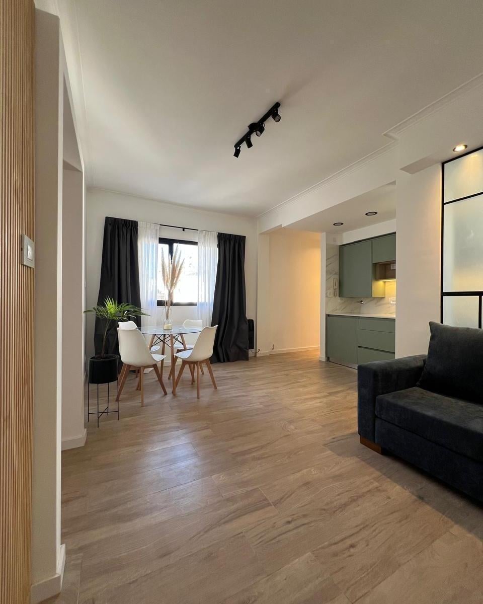 Moreno entre san luis Y córdoba departamento 3 ambientes al lateral en venta