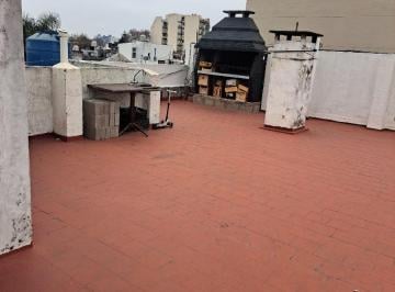 PH de 2 ambientes, Monte Castro · Alquiler PH Sin Expensas - 2 Ambientes con Parrilla