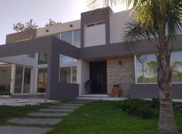 Casa · 300m² · 6 Ambientes · 2 Cocheras · Casa Alquiler El Pinar Rambla, Piscina Climatizada