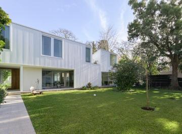 Casa · 427m² · 5 Dormitorios · 2 Cocheras · Casa en V. Lopez - Vias/maipu
