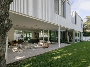 Casa · 427m² · 8 Ambientes · 2 Cocheras · Casa en V. Lopez - Vias/maipu