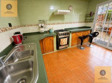 Casa · 200m² · 6 Ambientes · 2 Cocheras · Casa en Venta