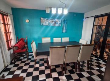 Casa · 190m² · 4 Ambientes · 3 Cocheras · B° Marques de Sobremonte - Casa 4 Dorm. - Pileta