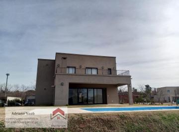 Casa · 225m² · Casa en Venta en Barrio El Canton, Norte