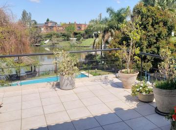 Casa · 328m² · 5 Ambientes · 2 Cocheras · Casa en Lote Al Agua en Venta en Los Castores, Nordelta, Tigre, 4 Dorm., Playroom, Dependencia