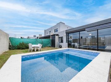 Casa · 140m² · 4 Ambientes · 4 Cocheras · Casa en Planta Baja Excelente Ubicacion de Docta!