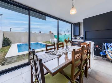 Casa · 140m² · 4 Ambientes · 4 Cocheras · Casa en Planta Baja Excelente Ubicacion de Docta!