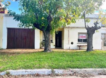 Casa · 400m² · 2 Dormitorios · 1 Cochera · Casa en Venta en Los Toldos