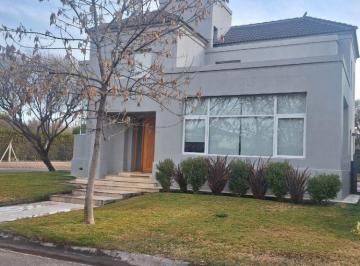 Casa de 9 ambientes, Chacras de Coria · Excelente Casa en Barrio Privado