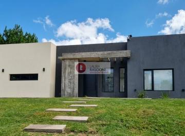 Casa · 177m² · 5 Ambientes · 4 Cocheras · Casa a Estrenar de 5 Ambientes Barrio Nayades