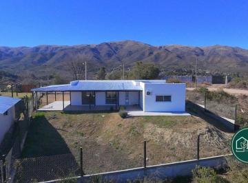 Casa de 4 ambientes, Huerta Grande · Moderna Casa a Estrenar en Huerta Grande Parque