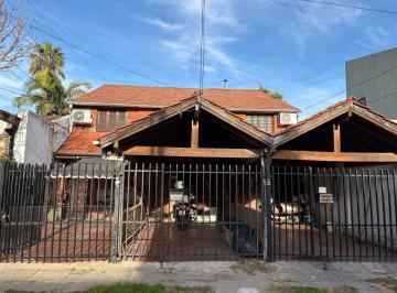 Casa de 3 ambientes, Vicente López · Excelente Dúplex Tipo PH con Garage, Patio, Parrilla y Amplio Entrepiso