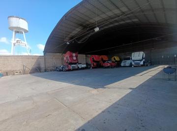 Bodega-Galpón · 900m² · Galpón con Oficinas, Recepción, Cocina, Baño con Duchas y Casa de 4 Ambientes con Salida a 2 Calles