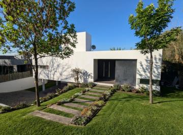 Casa de 7 ambientes, Mendiolaza · Alquiler Casa de Categoría - Estancia Q2 - Mendiolaza