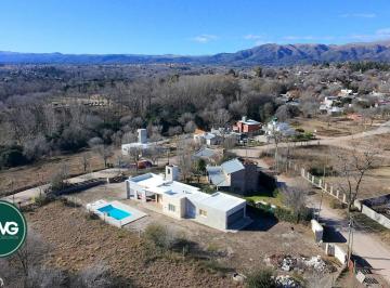 Casa de 5 ambientes, Villa Giardino · Casa con Pileta en El Portecelo, Villa Giardino ¡Rebajada!