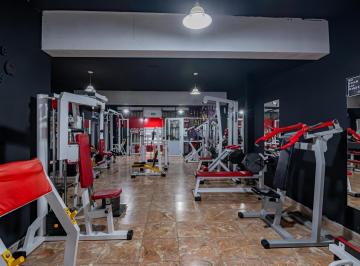 Casa · 231m² · 5 Ambientes · 1 Cochera · Casa en Venta con Local y Pileta Calle 419 y Camino Centenario Villa Elisa