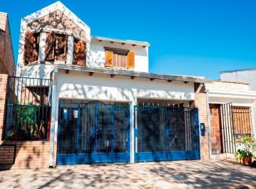 Casa · 254m² · 5 Ambientes · Venta Casa con Patio, Pileta y Terraza