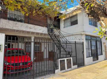 Casa · 290m² · 7 Ambientes · 3 Cocheras · Venta Casa Multifamiliar con Local Lote 427 m²