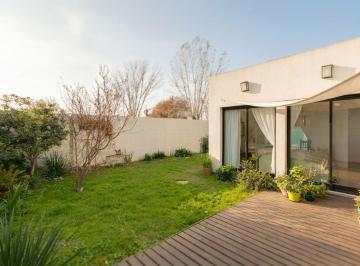 Casa · 68m² · 3 Ambientes · 2 Cocheras · Casa en Venta 2 Dorm. y Jardin en La Plata