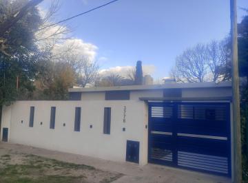 Casa de 5 ambientes, La Plata · Casa en Venta en Gonnet Cerca de La República de Los Niños