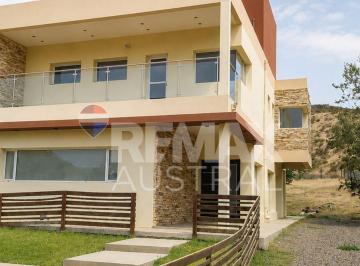 Casa · 260m² · 10 Ambientes · Casa 3 Dorm. - Apta Credito - Km3
