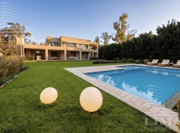 Casa · 354m² · 8 Ambientes · 2 Cocheras · Casa en Kentucky